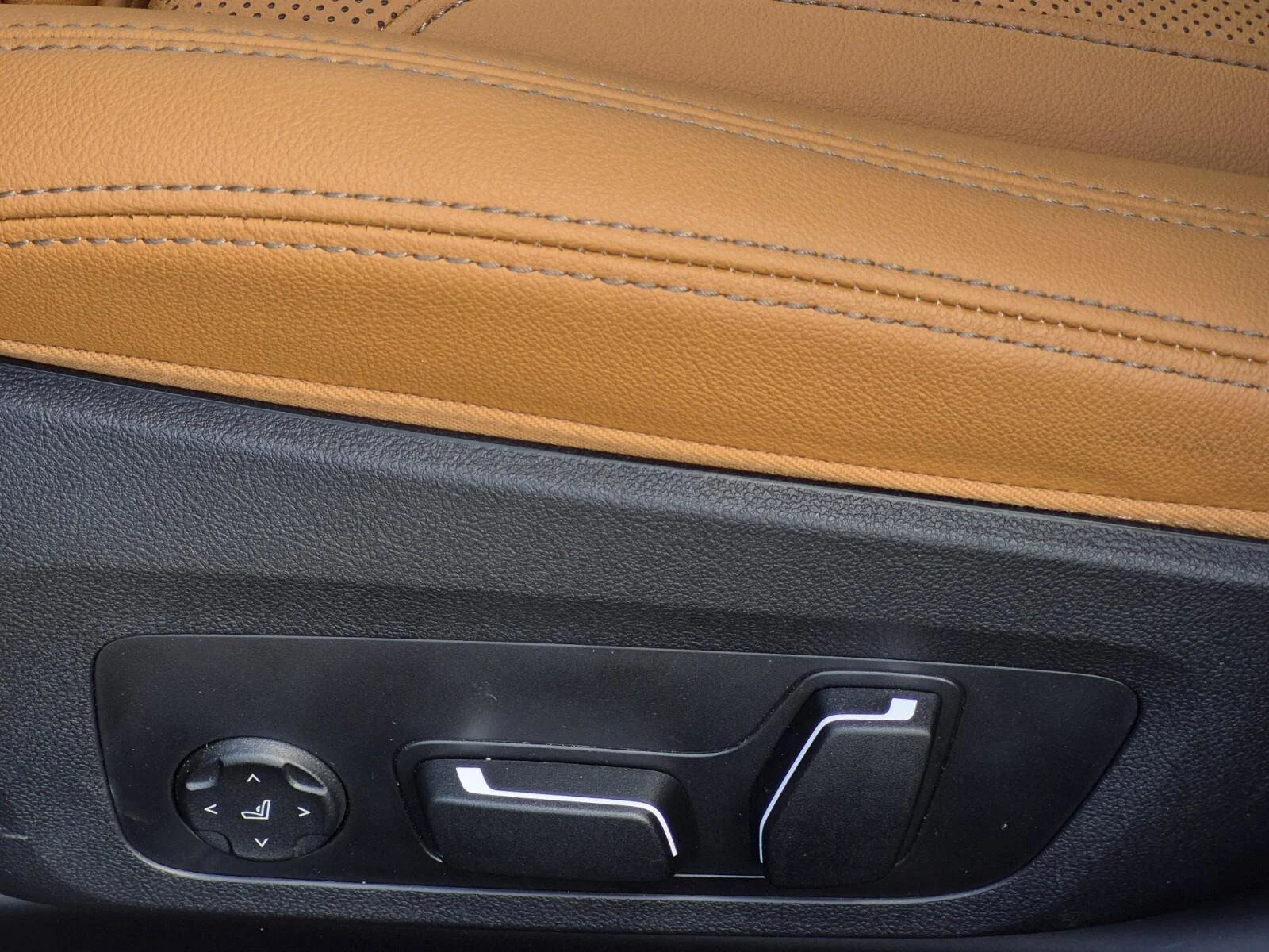 Used 2026 Black Sapphire Metallic BMW 330i image 12