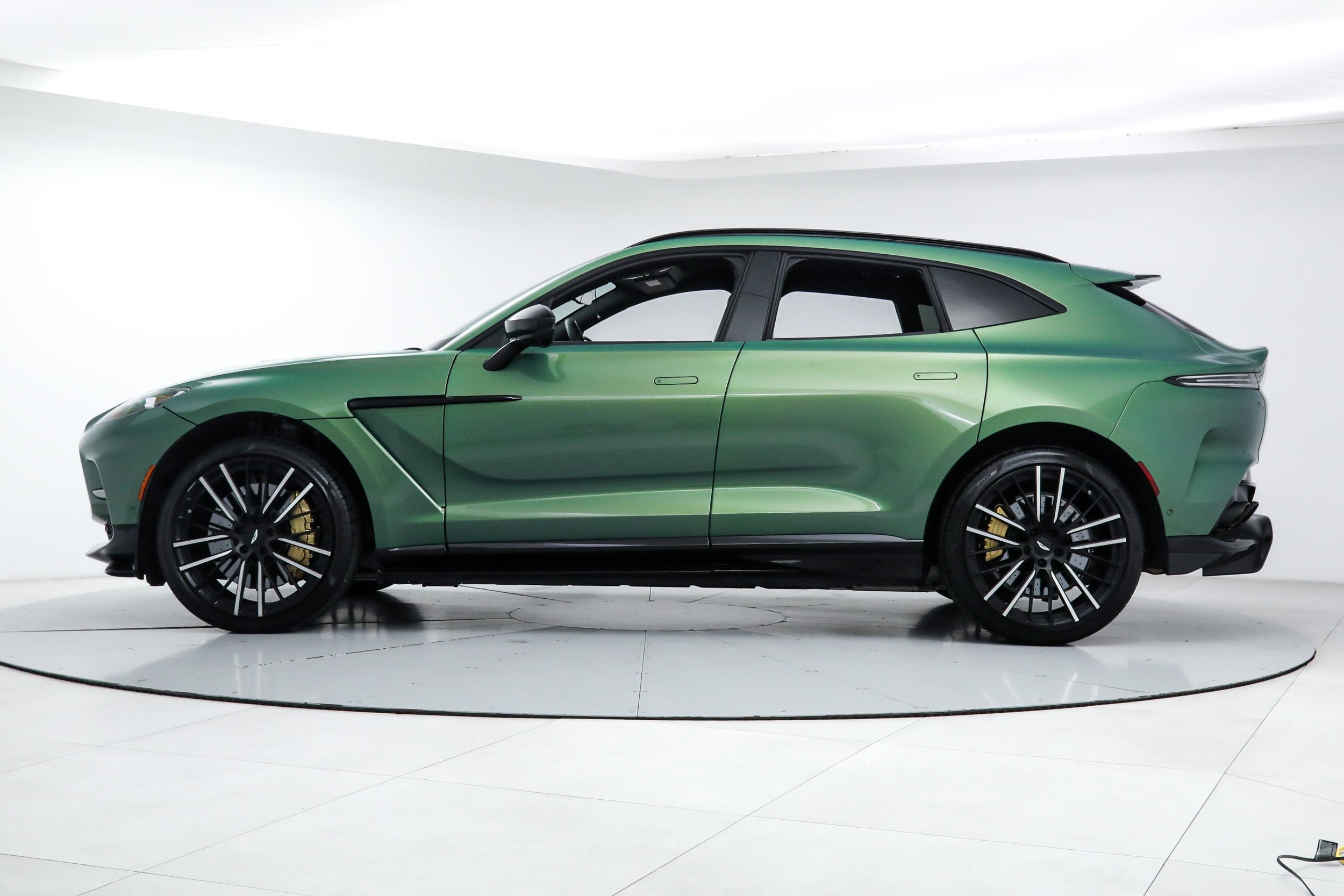 Used 2023 Green Aston Martin 707 image 2