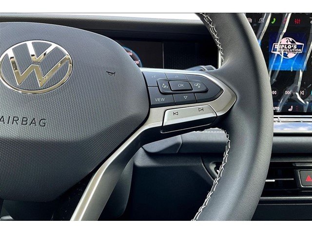 New 2026 Platinum Gray Metallic Volkswagen 2.0T SE image 11