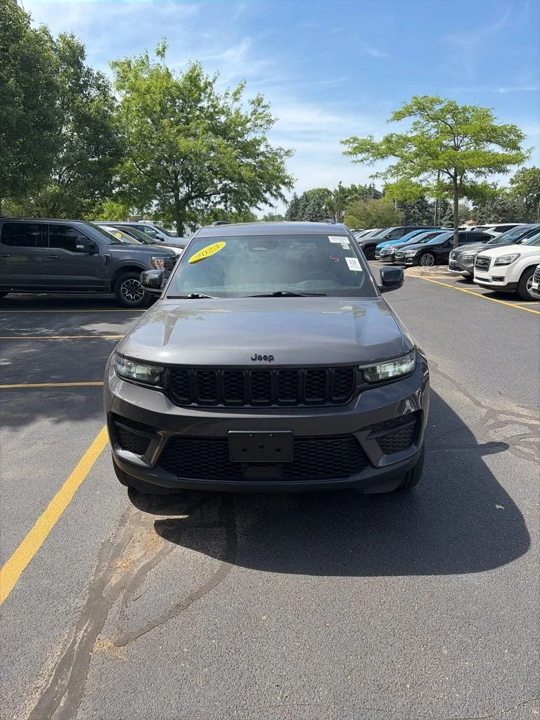 Used 2023 Gray Jeep Altitude X image 2
