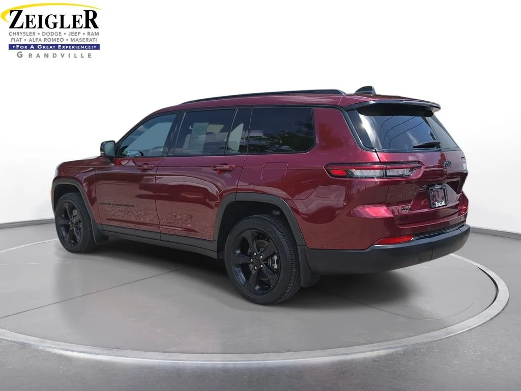 Used 2023 Red Jeep Altitude image 7