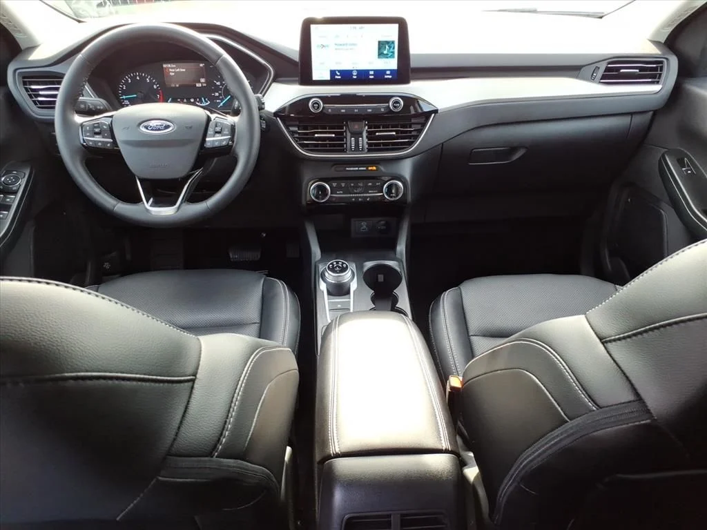 Used 2022 Silver Ford SEL image 11