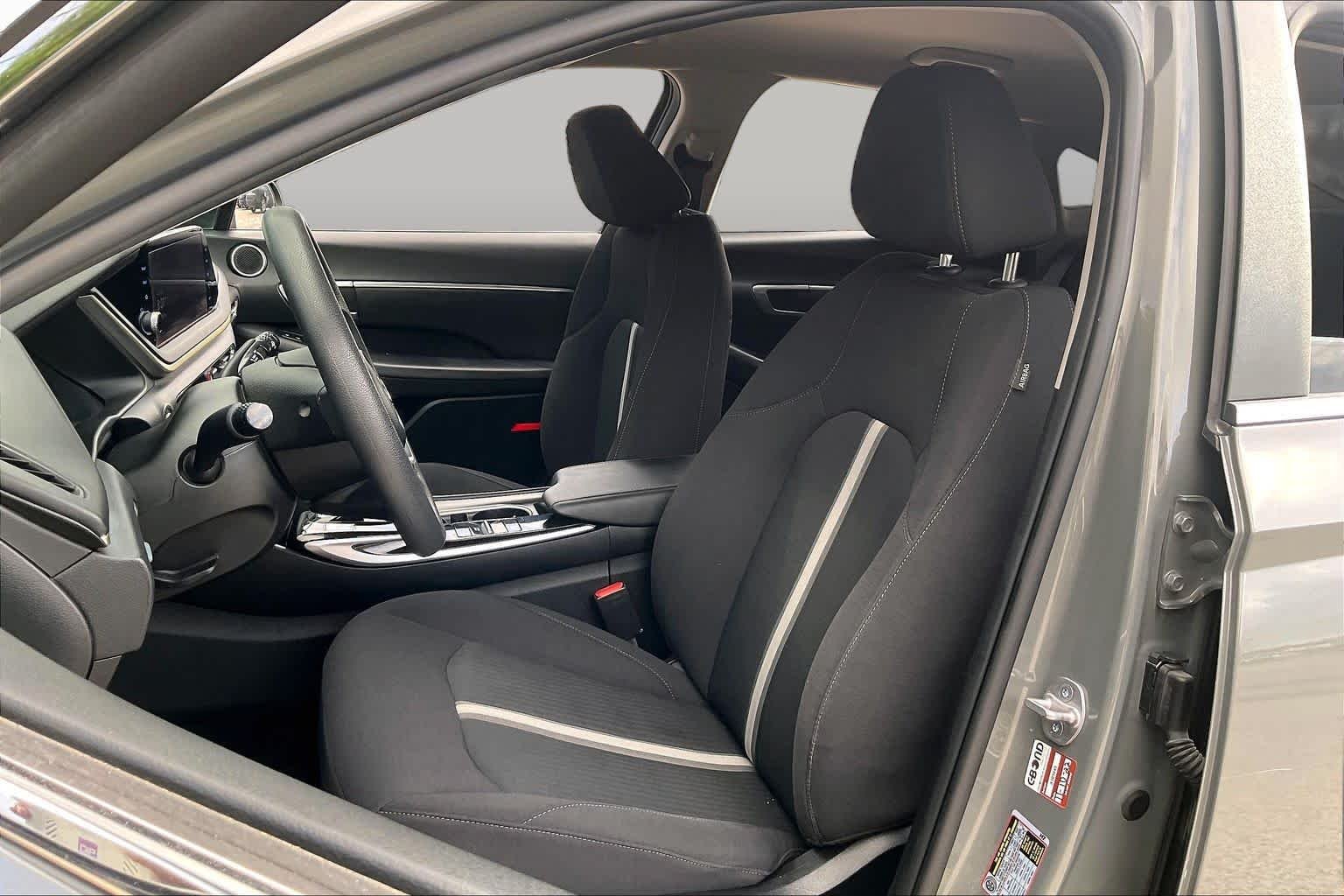 Used 2023 Hampton Gray Hyundai SEL image 8