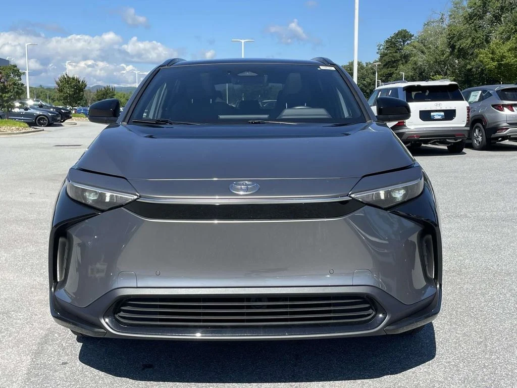 Used 2025 Heavy Metal Toyota XLE image 22