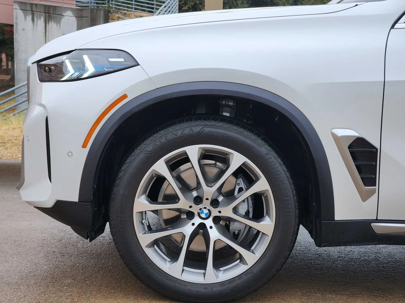 Certified Used 2026 Mineral White Metallic BMW sDrive40i image 4