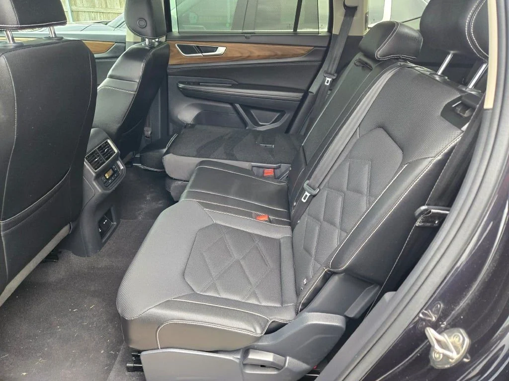 Used 2025 Gray Volkswagen 2.0T SE w/Technology image 13