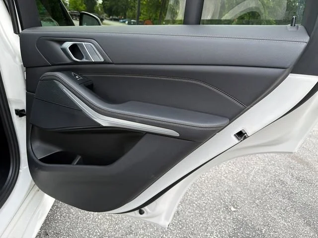 Used 2021 White BMW sDrive40i image 16