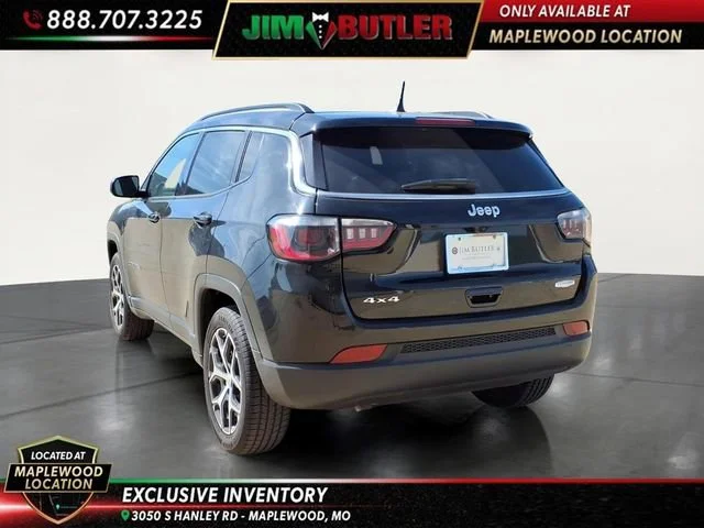 Used 2024  Jeep Latitude image 2