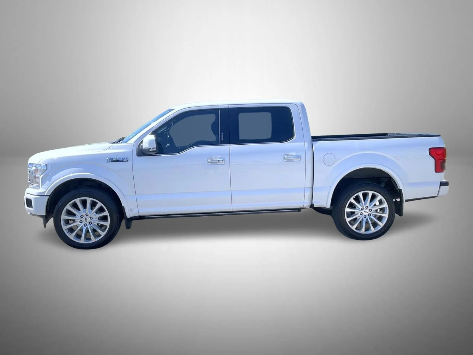 Used 2018 White Ford Limited image 8