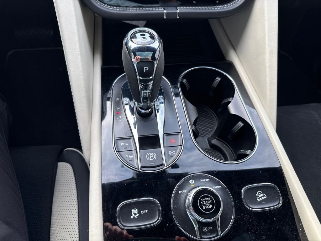 Used 2022 Black Bentley S image 27