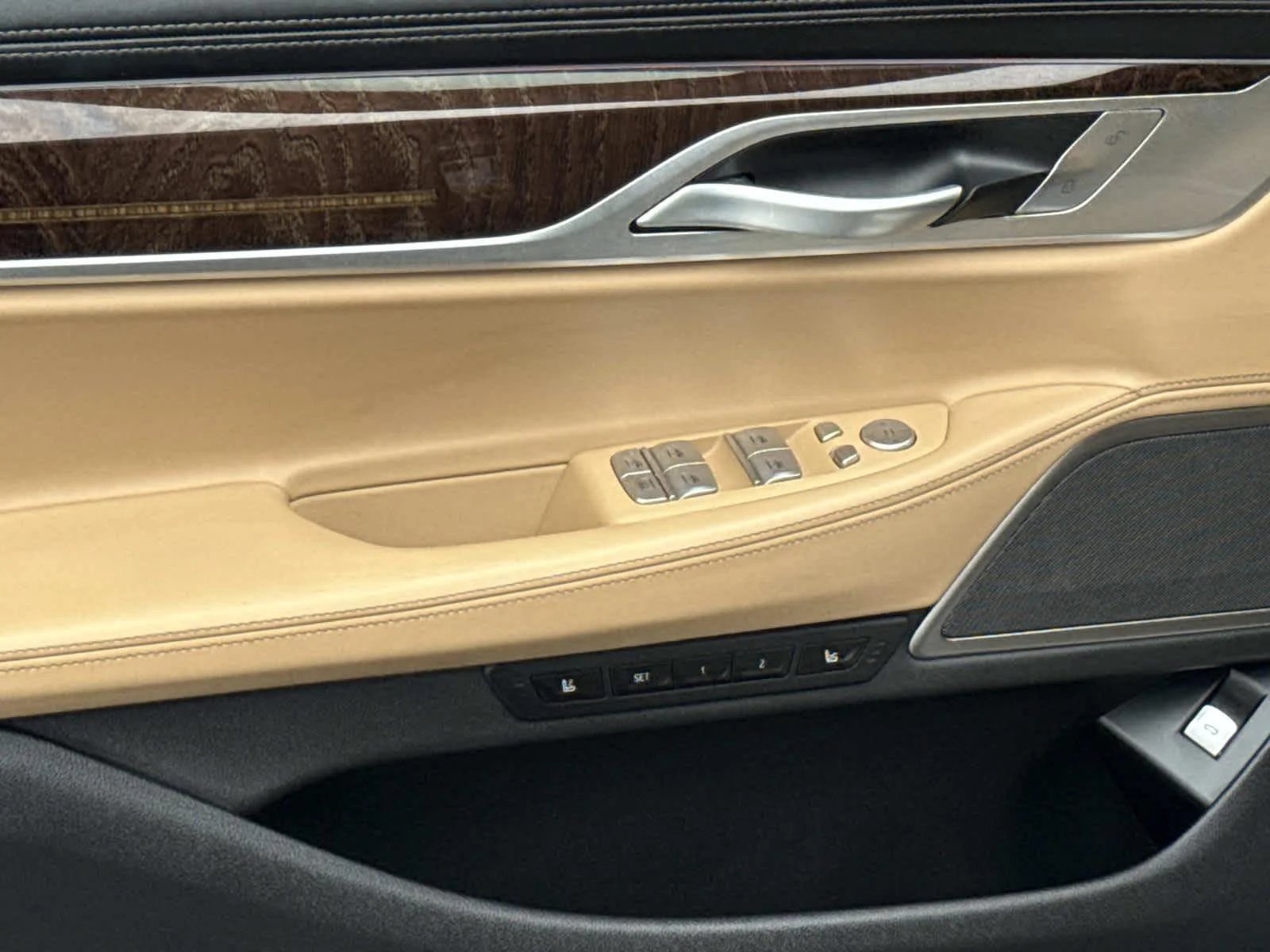 Used 2022 Carbon Black Metallic BMW 740i xDrive image 27