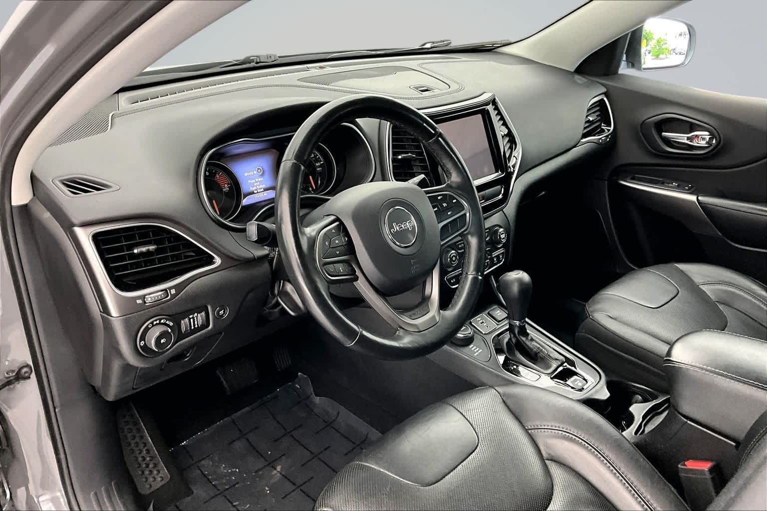 Used 2019 Jeep Cherokee Limited with VIN 1C4PJMDX4KD451826 for sale in Des Moines, IA
