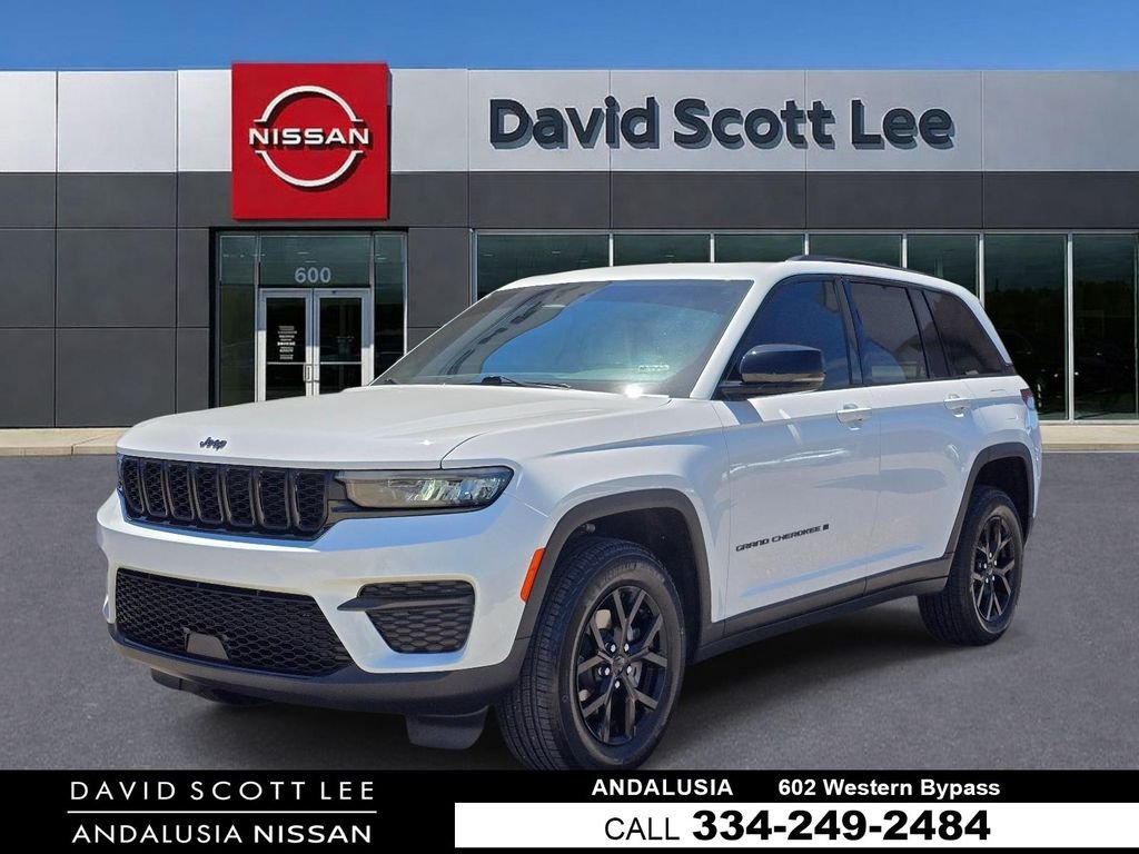 Used 2025 White Jeep Altitude X image 1