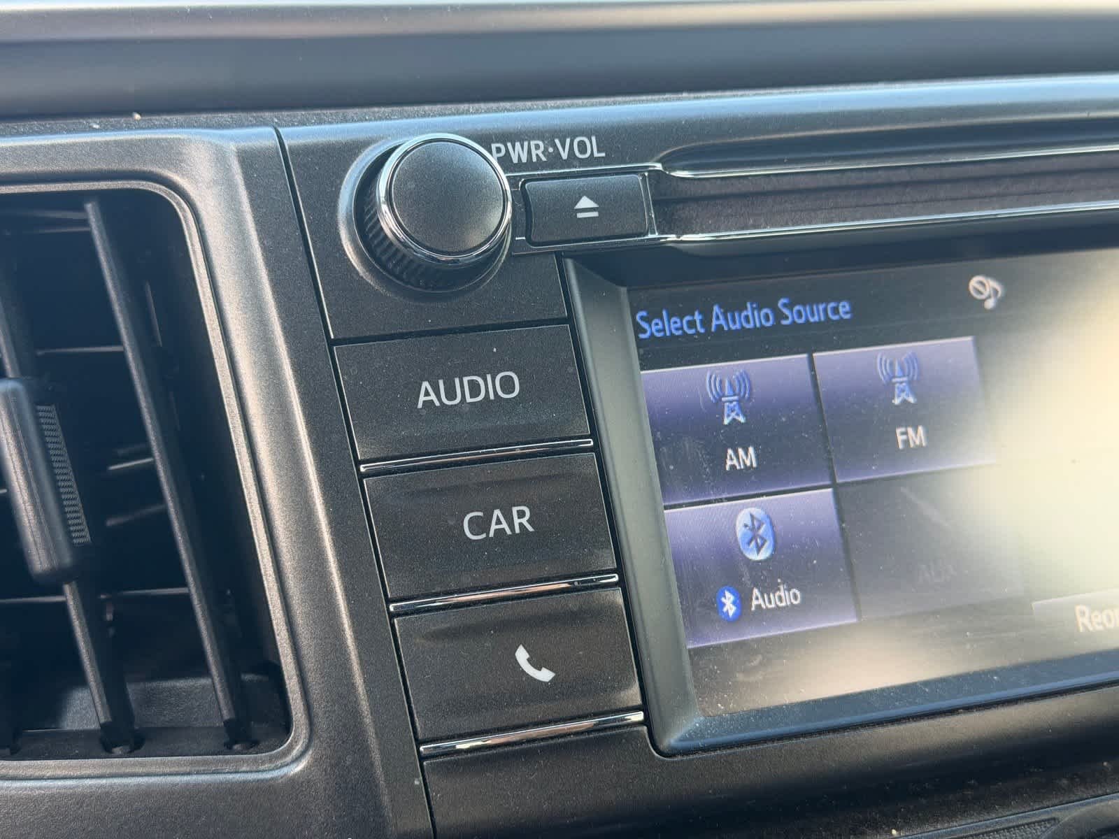 Used 2014 Classic Silver Metallic Toyota LE image 16