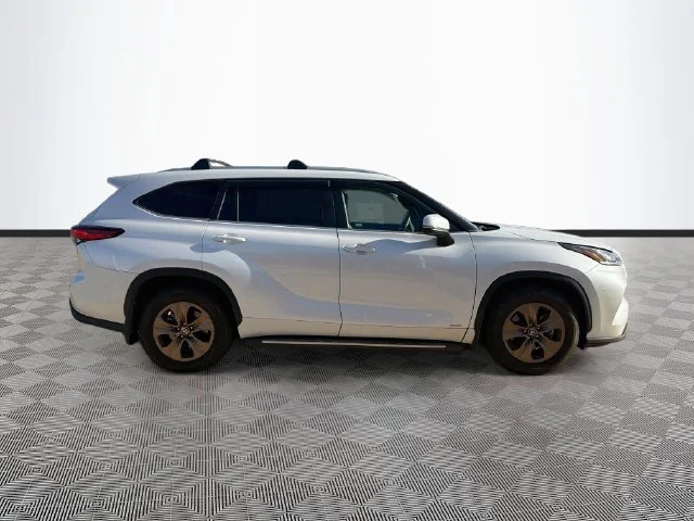 Used 2023 Beige Toyota Bronze Edition image 7
