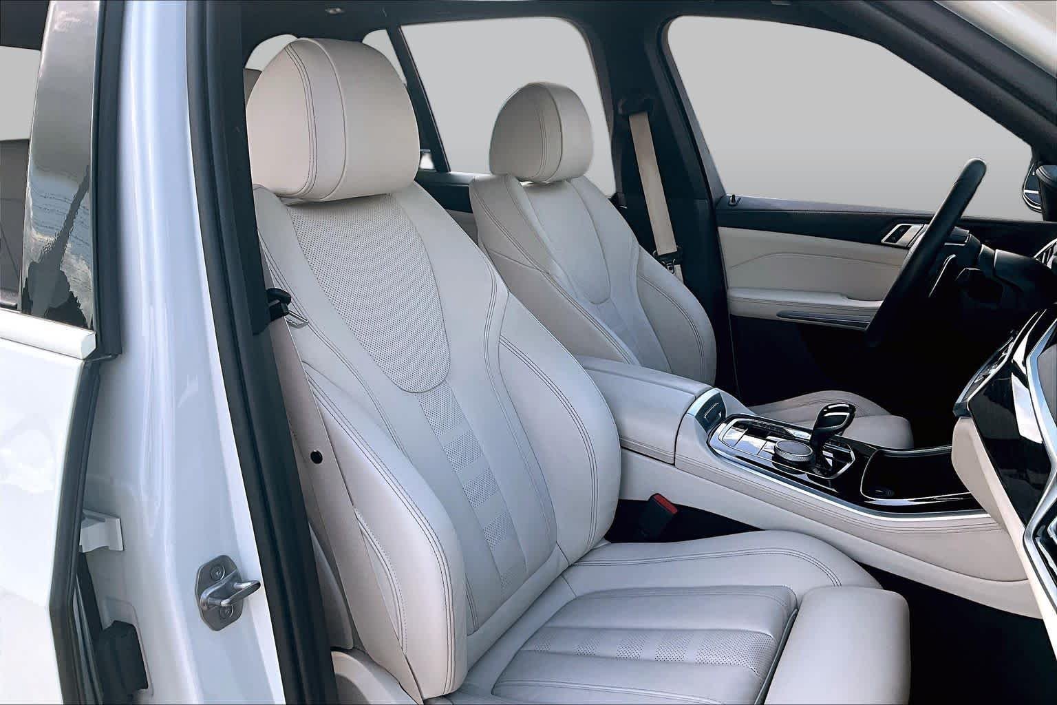 Used 2020 Alpine White BMW sDrive40i image 8