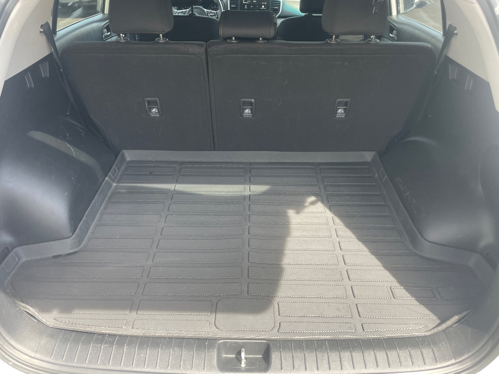 Used 2021 Snow White Pearl Kia LX image 22