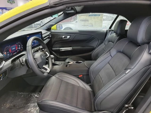 2025 Ford Mustang GT Premium Convertible - Photo 14