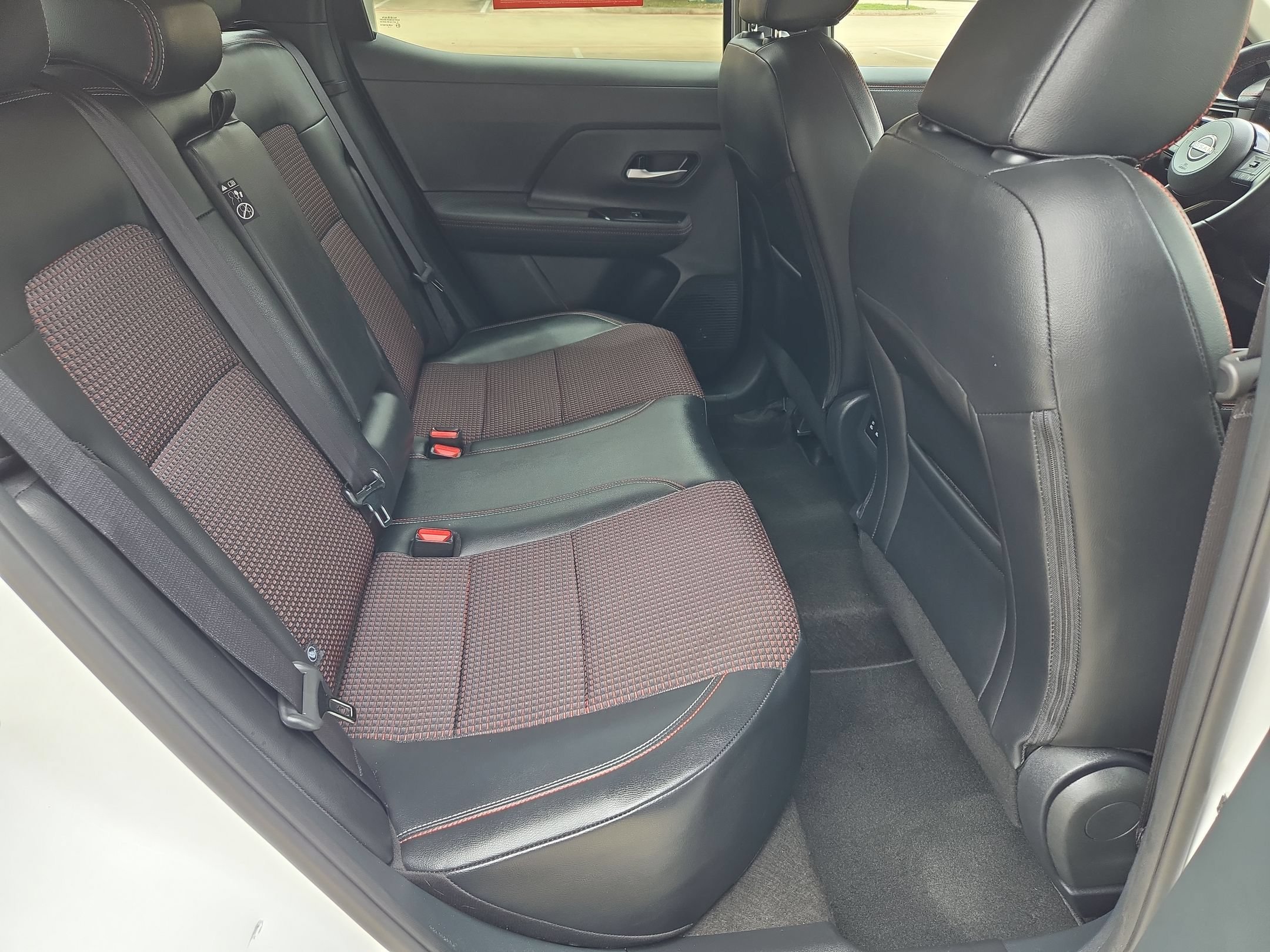 Used 2025 Aspen White Tricoat Nissan SR image 25