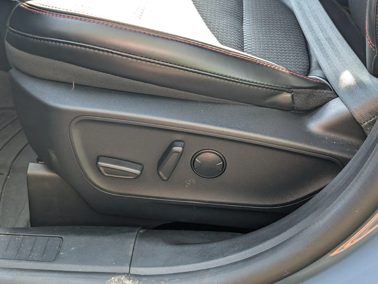 Used 2024 Vapor Blue Ford ST-Line image 18