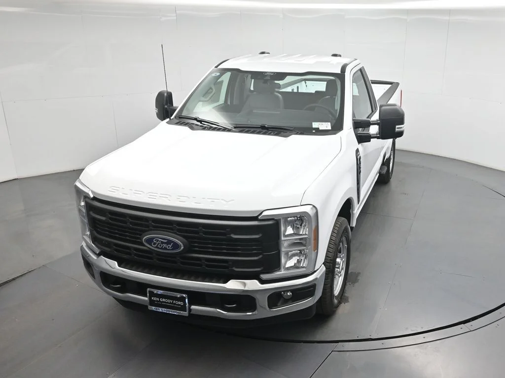 New 2026 Oxford White Ford XL image 27
