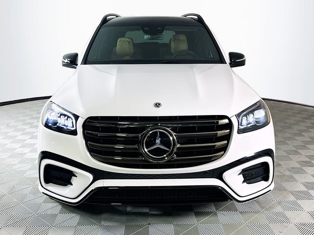 New 2026 MANUFAKTUR Moonlight White Metallic Mercedes-Benz GLS 580 image 2