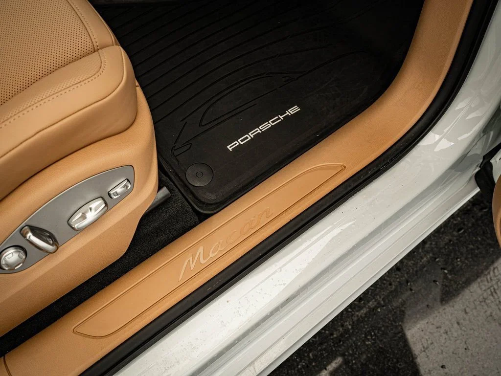 Used 2025 Carrara White Metallic Porsche  image 30
