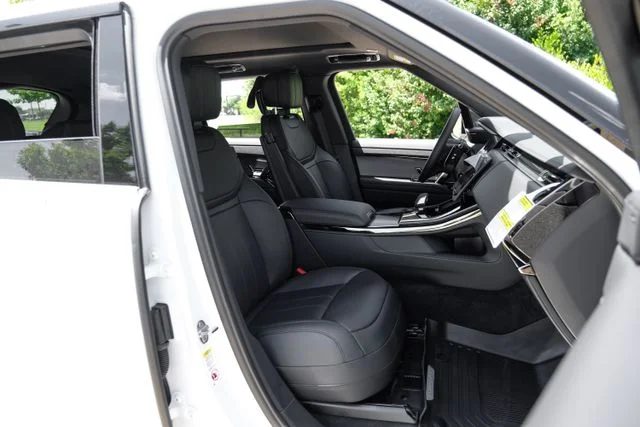 New 2026 Fuji White Land Rover Dynamic SE image 44