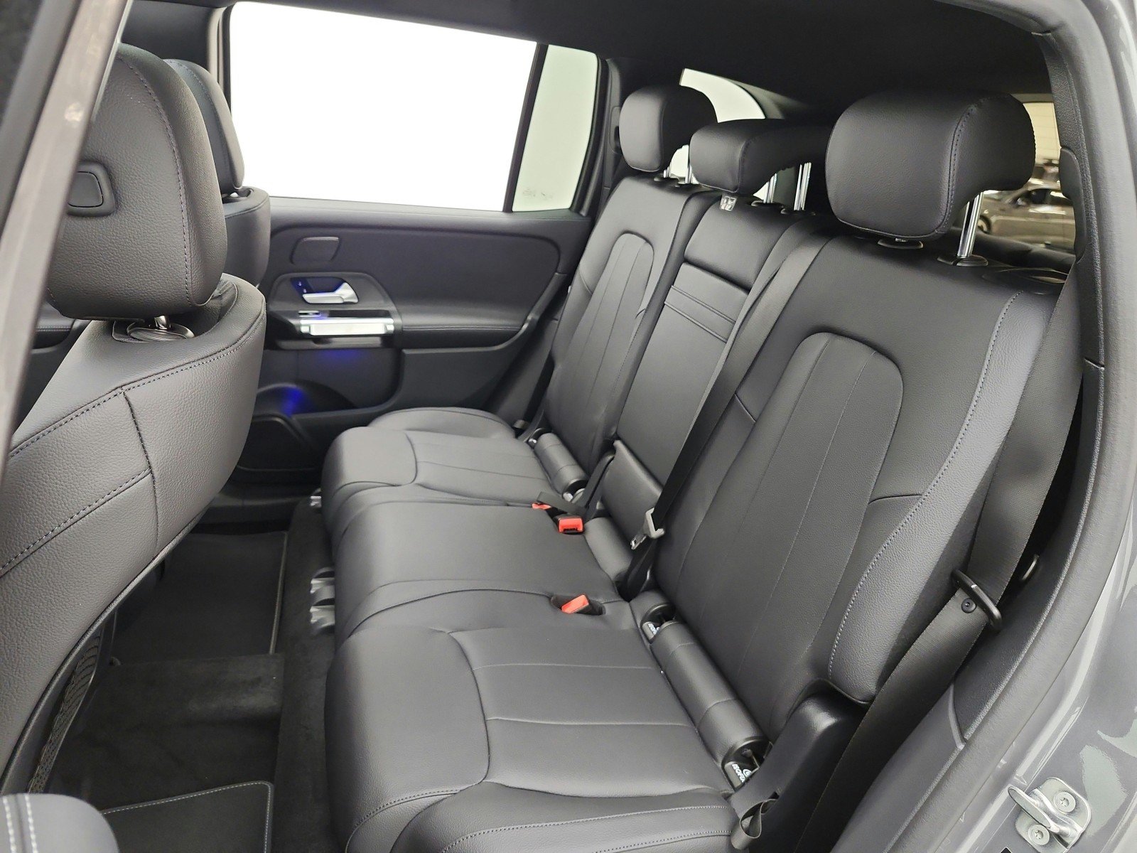 New 2026 Mountain Grey Metallic Mercedes-Benz GLB 250 SUV image 11