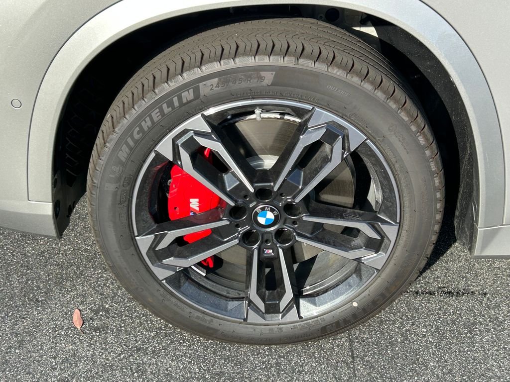 New 2026 Space Silver Metallic BMW M35i image 9