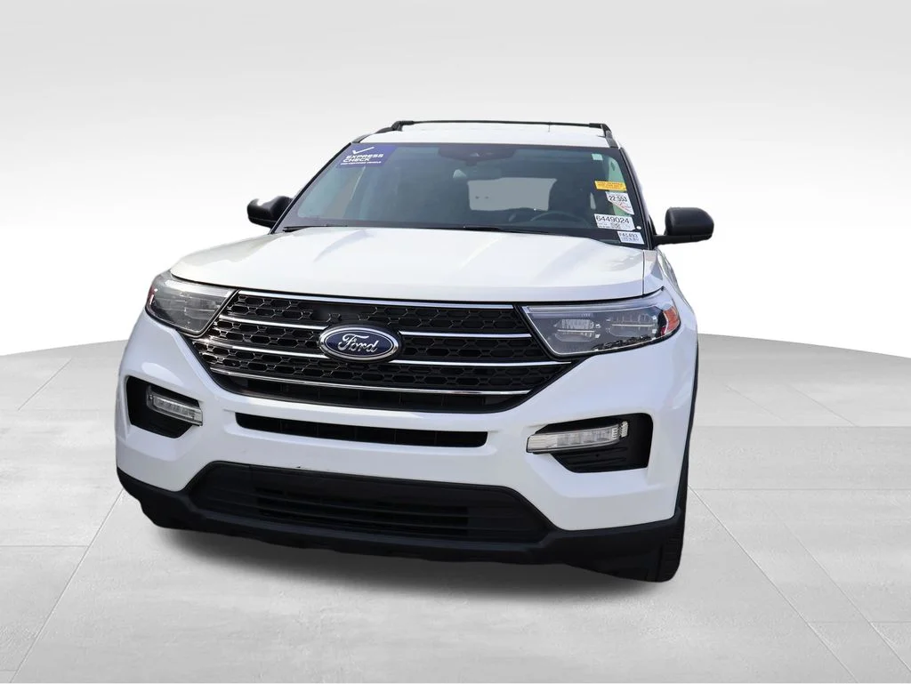 Used 2023 White Metallic Ford XLT image 5