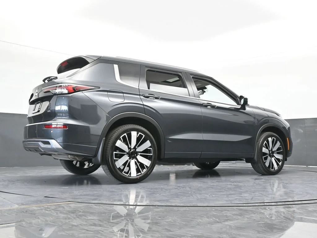 New 2026 Gray Mitsubishi SEL image 60