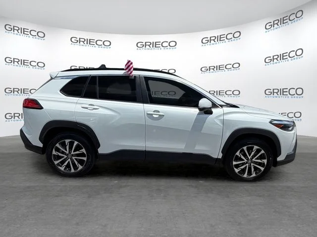 Used 2022 Beige Toyota XLE image 8