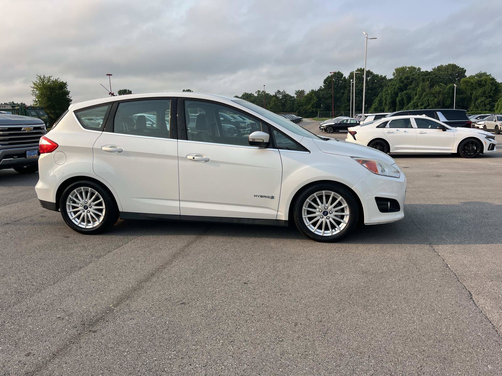 Used 2016 White Platinum Metallic Tri-Coat Ford SEL image 2