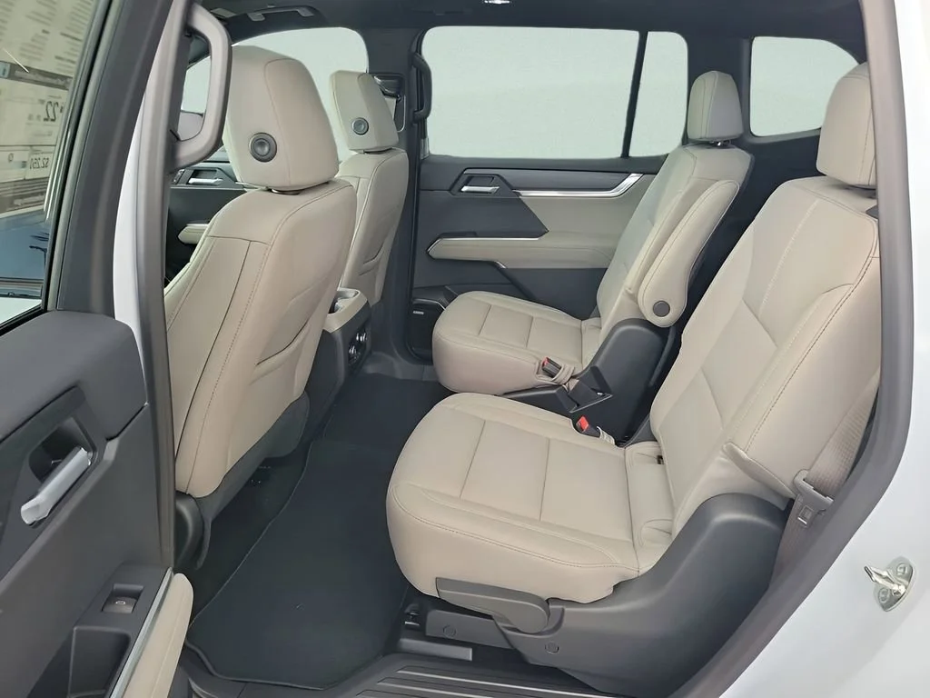 New 2026 Glacier White Tricoat GMC Elevation image 23