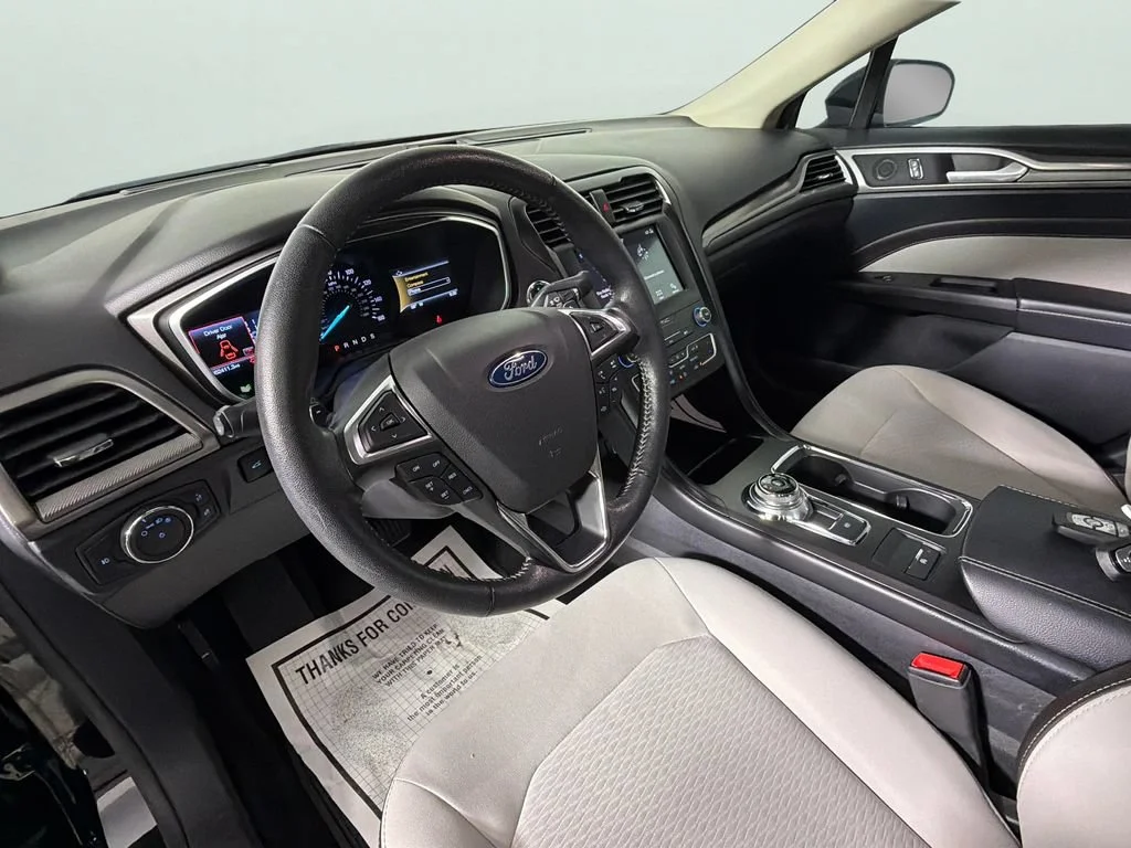 Used 2019  Ford SE image 18