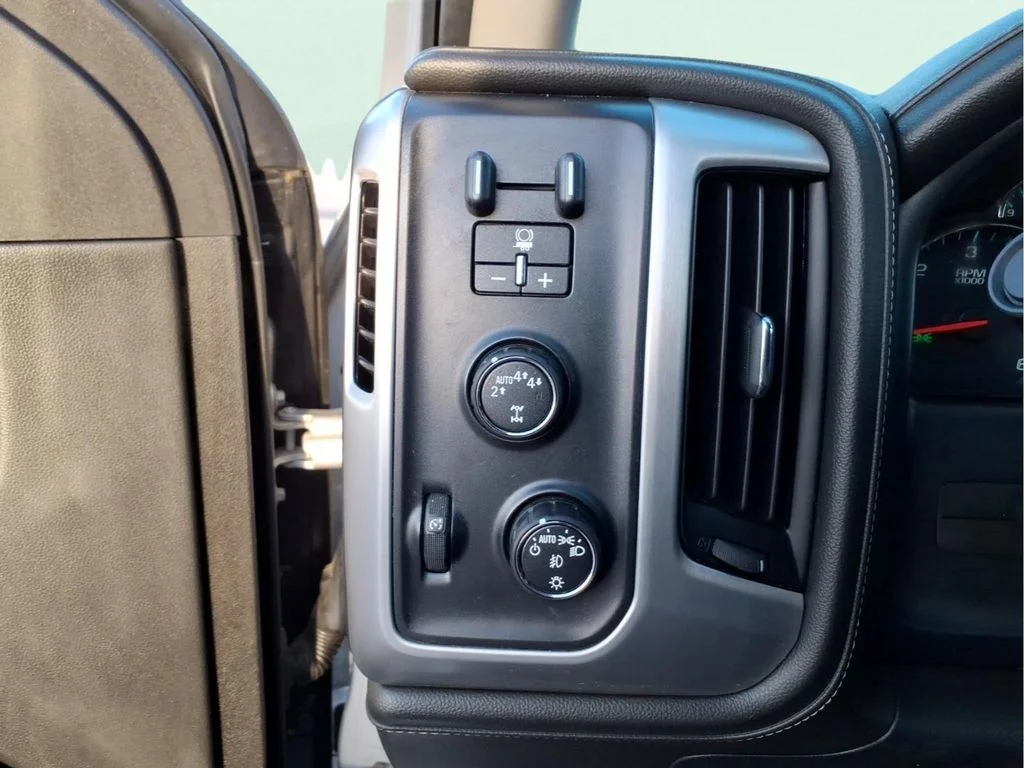 Used 2017 Silver GMC SLE image 14