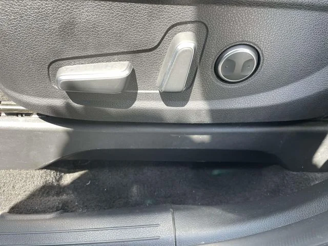 Used 2023 White Hyundai SEL image 18