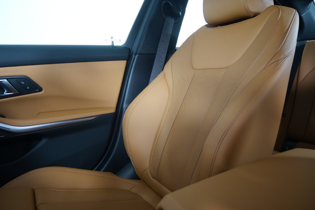 Used 2026 Alpine White BMW M340i image 23