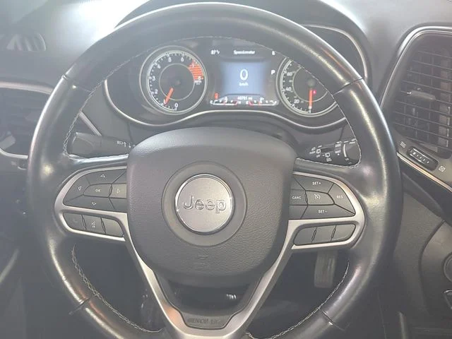 Certified Used 2021 Black Jeep Latitude Lux image 16