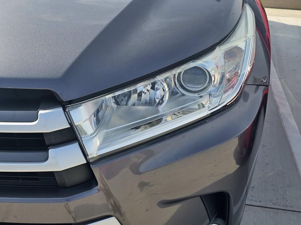 Used 2019 Gray Toyota XLE image 7