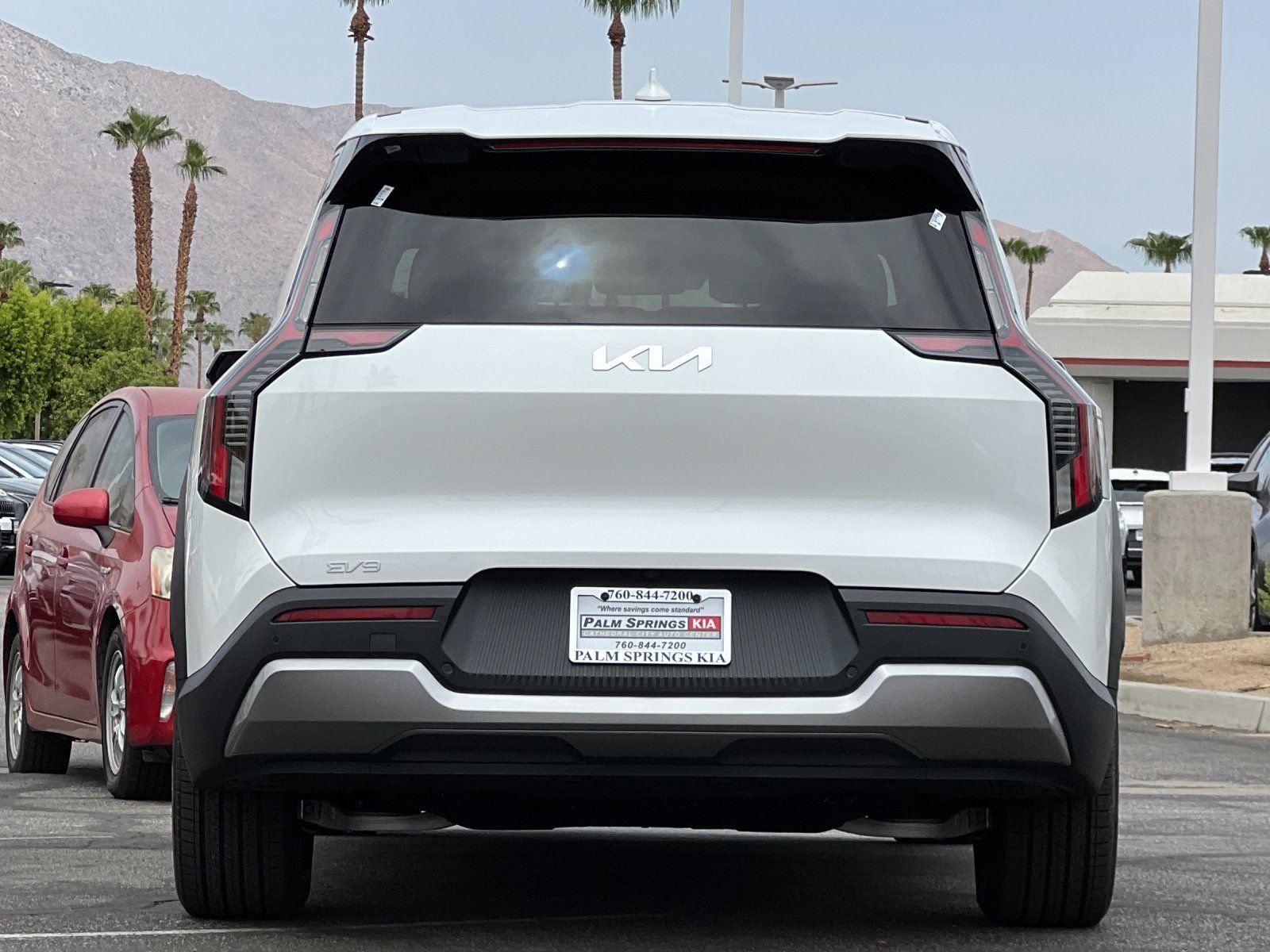 Certified Used 2024 White Kia Light Long Range image 4