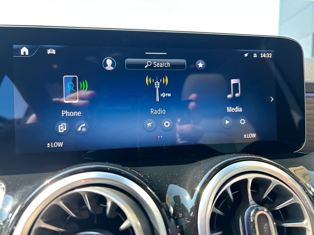 New 2026 Polar White Mercedes-Benz GLB 250 image 19