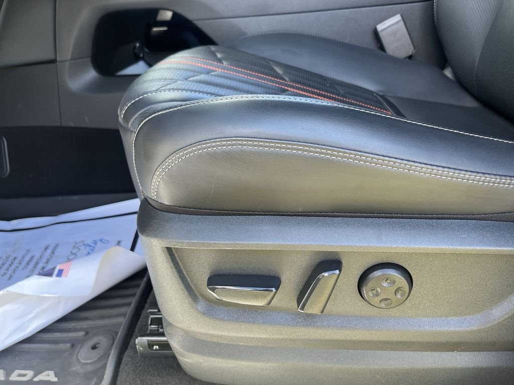 Used 2025 White Nissan PRO-4X image 18