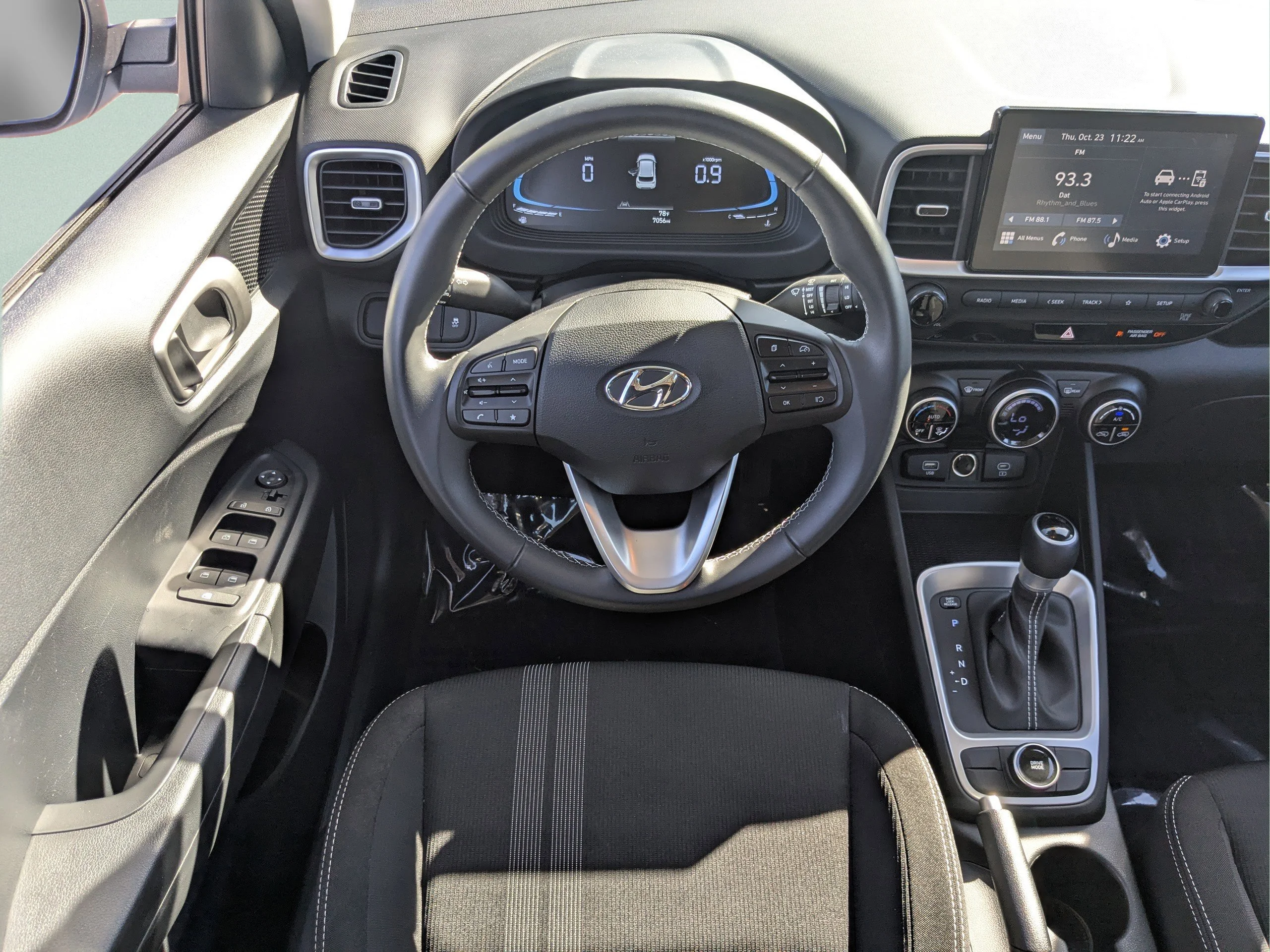 Used 2025 Lunar White Hyundai SEL image 15