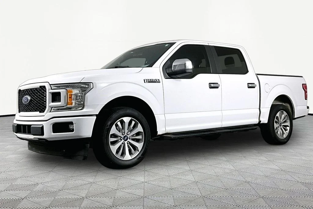 Used 2018 White Ford XL image 1