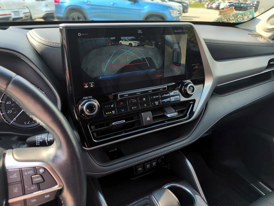Used 2021 Moon Dust Toyota Platinum image 23