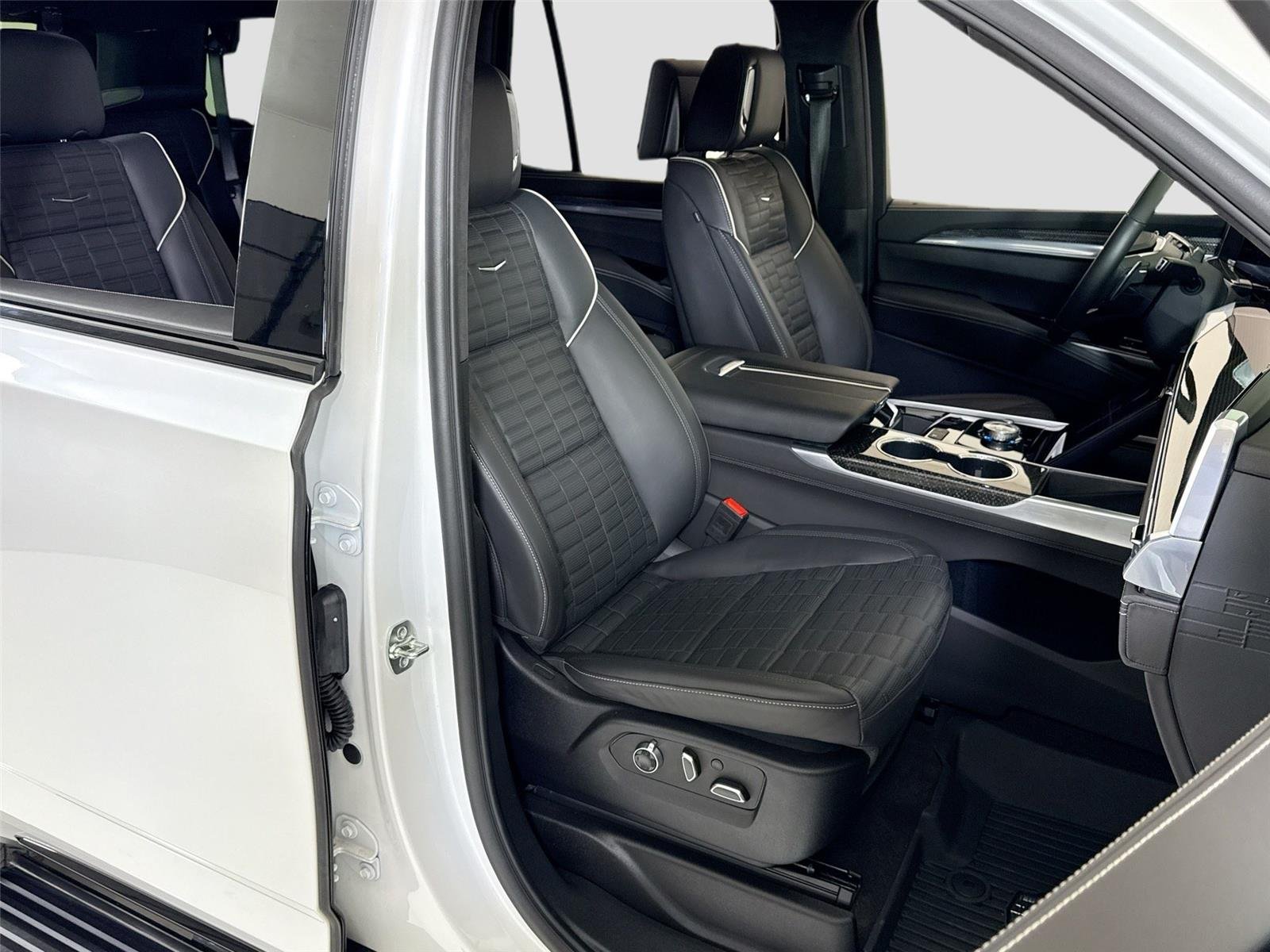 Used 2025 Crystal White Tricoat Cadillac AWD V-Series | Rear TVs | Super Cruise image 34