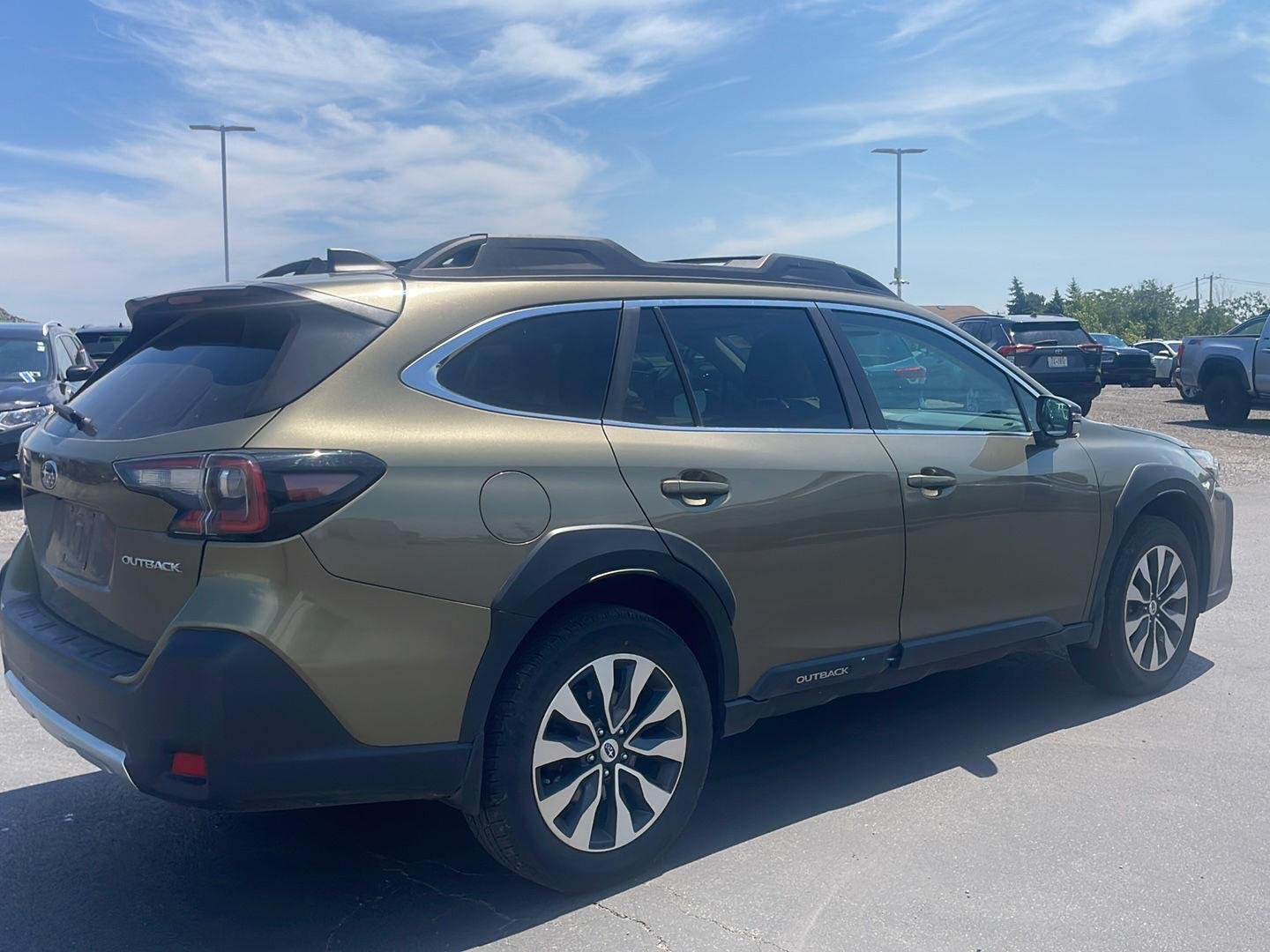 Used 2023 Autumn Green Metallic Subaru Limited image 11