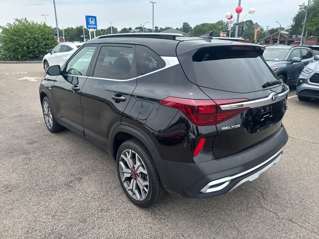 Used 2021 Black Kia S image 5
